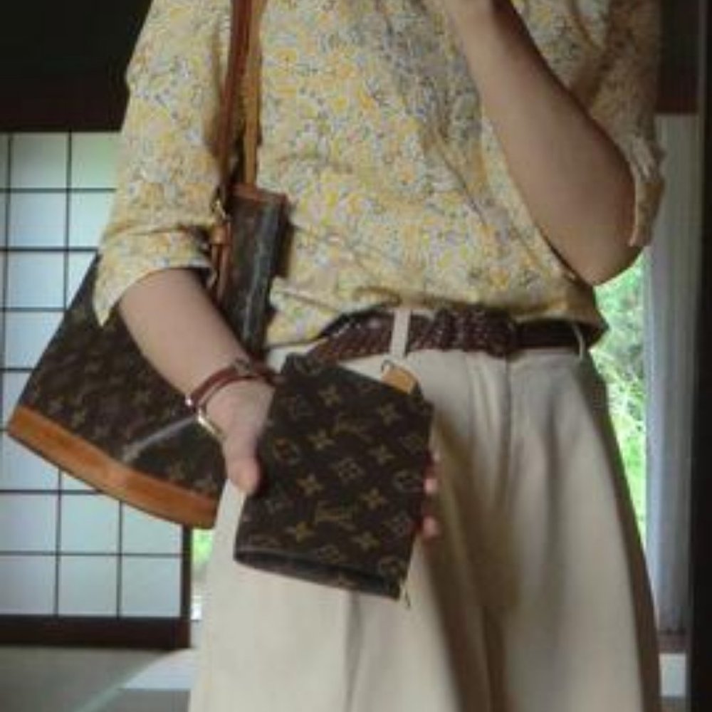 Geniune Louis Vuitton bucket pm with pouch